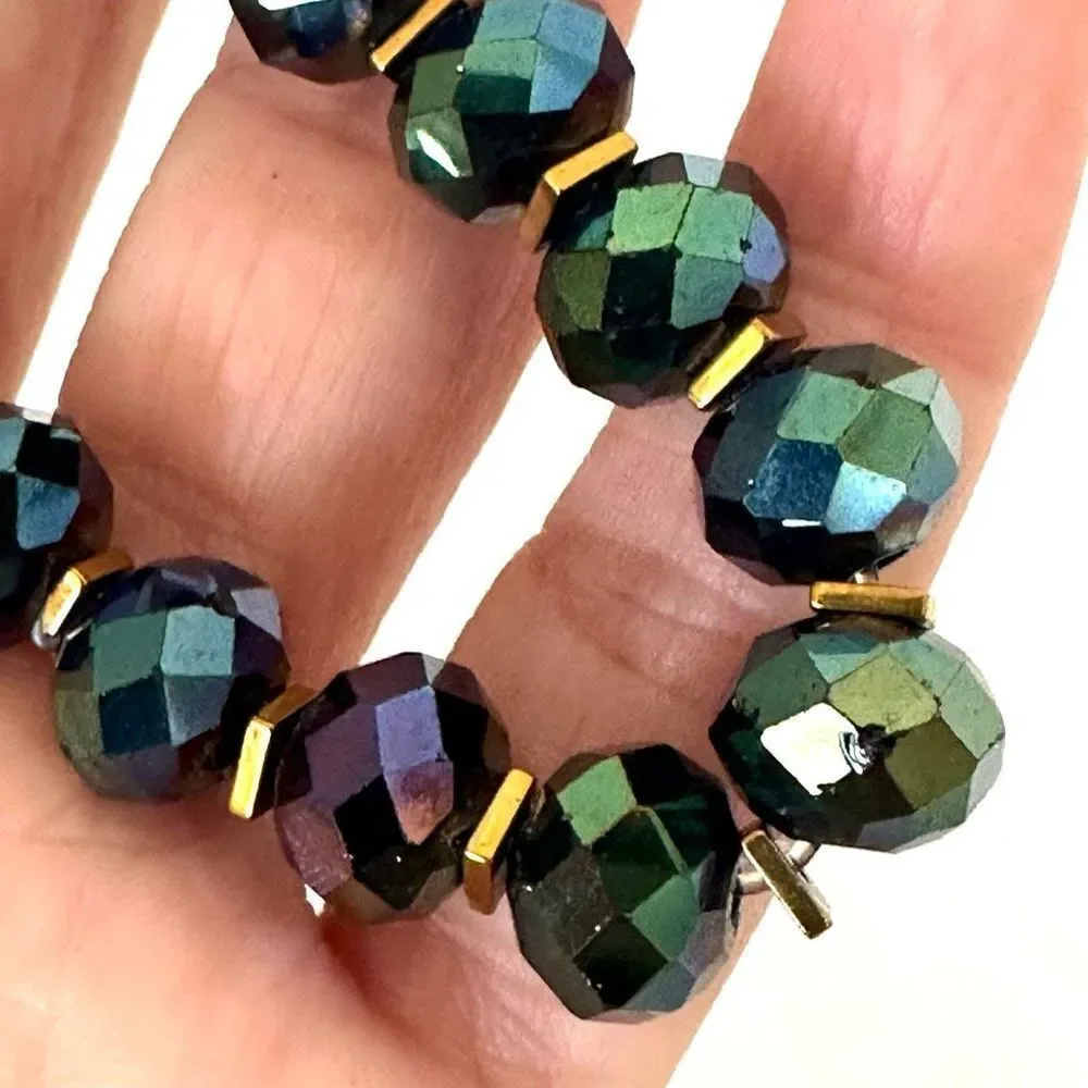 Iridescent beaded stretchy bracelet